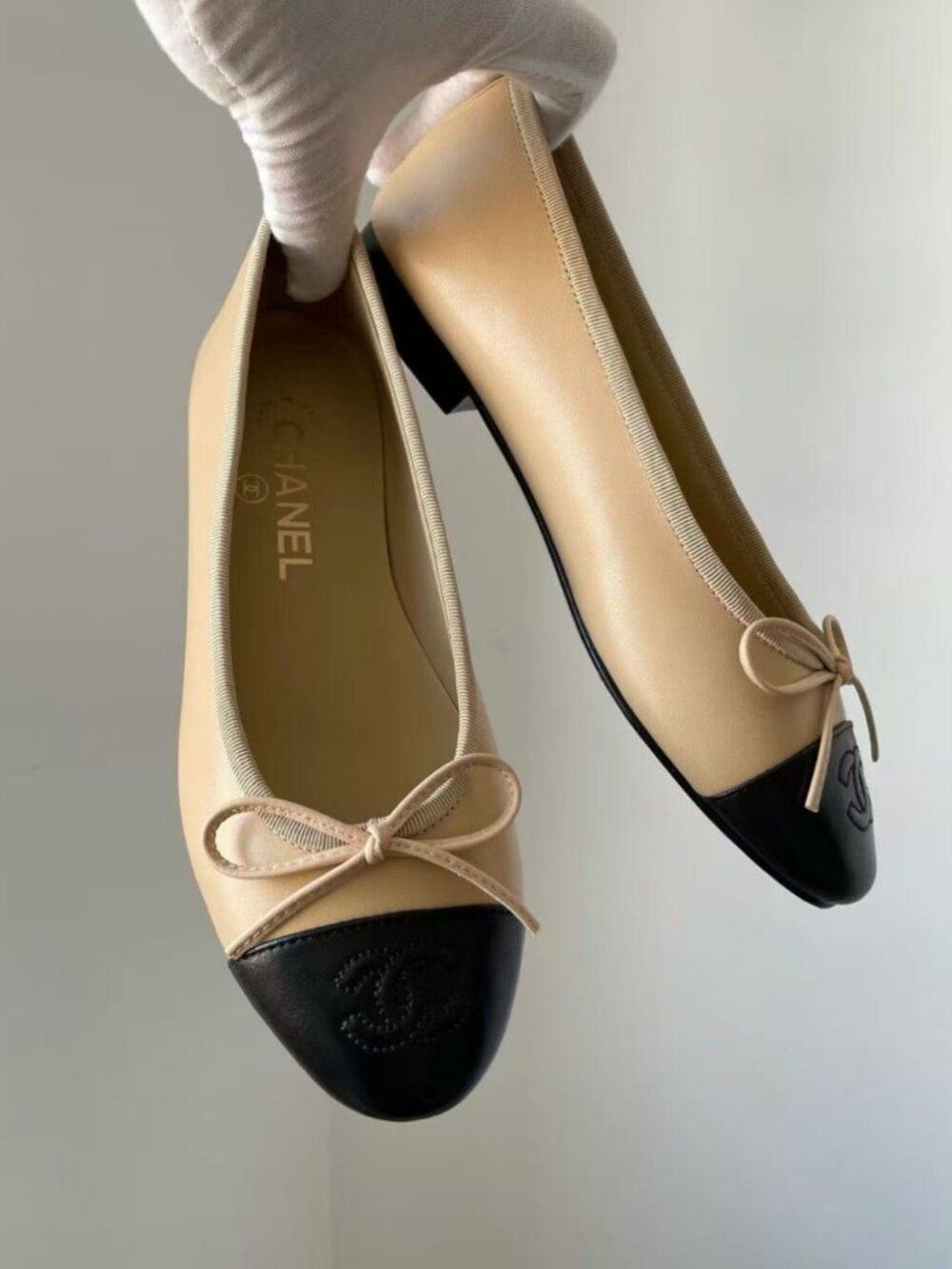 CHANEL Beige‑Black Two‑Tone Bow Ballet Flats